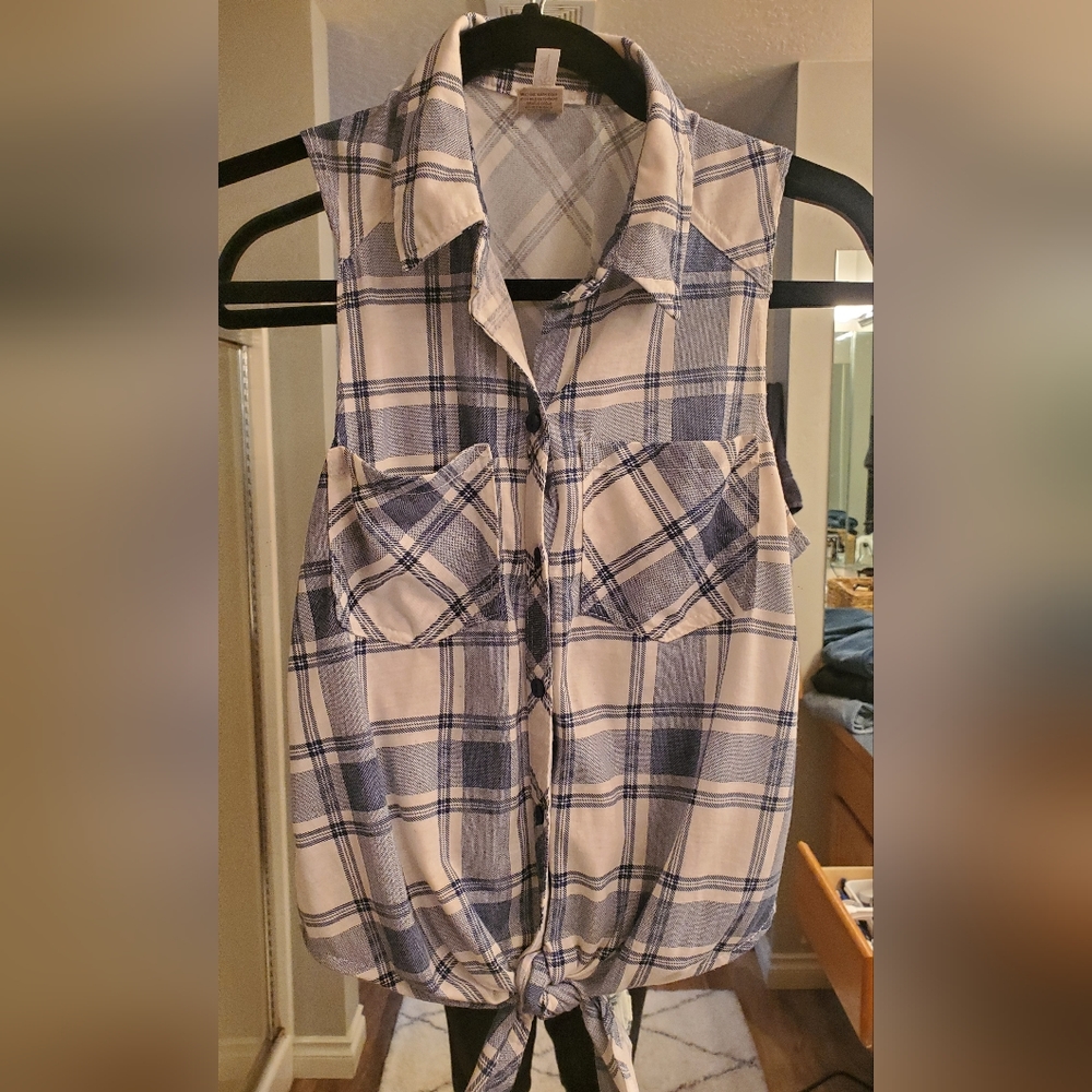 Plaid botton up cropped tie-front tank